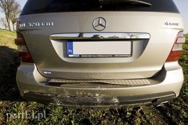 Mercedes wypchnięty z drogi, ucierpiały dzieci