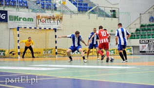 Policjanci przy piłce