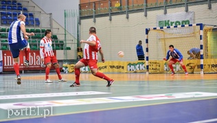 Policjanci przy piłce