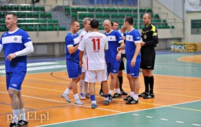 Policjanci przy piłce Policjanci przy piłce