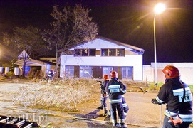 Mocno wieje, uwaga na drzewa