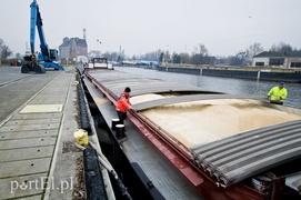 Pierwsza taka barka w porcie