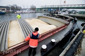 Pierwsza taka barka w porcie