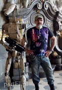 Marek Kulesza ze swoim droidem na Zamku Książ
