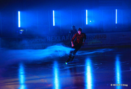 Bawili się świetnie z Mikołajem na lodzie