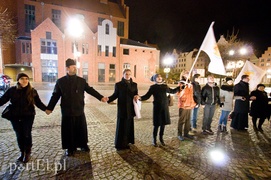 Zbiorowe ściskanie pod katedrą