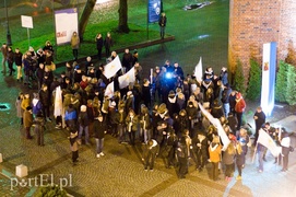 Zbiorowe ściskanie pod katedrą
