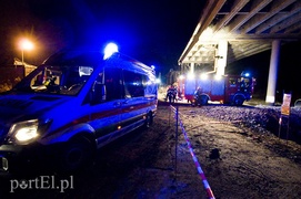 Część wiaduktu spadła na koparkę. Ranny operator (aktualizacja)
