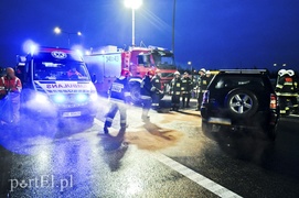 Wypadek na obwodnicy. Kierowca uwięziony w aucie