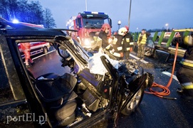 Wypadek na obwodnicy. Kierowca uwięziony w aucie