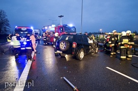 Wypadek na obwodnicy. Kierowca uwięziony w aucie