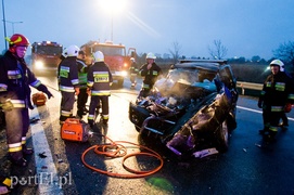 Wypadek na obwodnicy. Kierowca uwięziony w aucie
