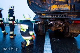 Wypadek na obwodnicy. Kierowca uwięziony w aucie