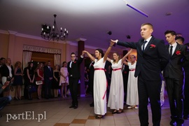 Polonez zatańczony trójkami