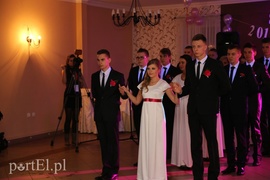 Polonez zatańczony trójkami