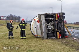 Przewrócona cysterna na berlince