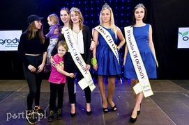 Piękne kobiety rozkwitły w Ogrodach Piękne kobiety rozkwitły w Ogrodach