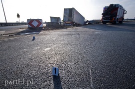 Wypadek tira na \"siódemce\". Nie żyje kierowca (aktualizacja)