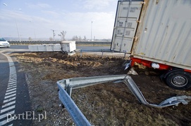 Wypadek tira na \"siódemce\". Nie żyje kierowca (aktualizacja)