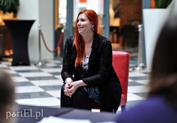 Jedna z nich zmieni się razem z nami Jedna z nich zmieni się razem z nami