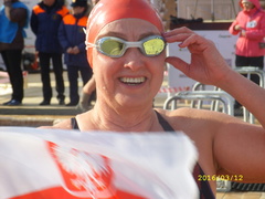 Lekarka w zimnej wodzie kąpana