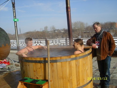 Lekarka w zimnej wodzie kąpana