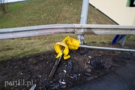 Wpadł w poślizg i uderzył w barierkę