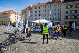 KOD popedałował po podpisy