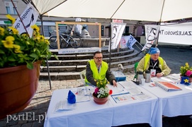 KOD popedałował po podpisy