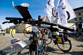 KOD popedałował po podpisy