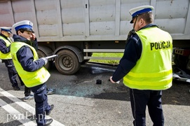 Wypadek na węźle Wschód. Czołówka z ciężarówką