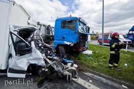 Wypadek na węźle Wschód. Czołówka z ciężarówką