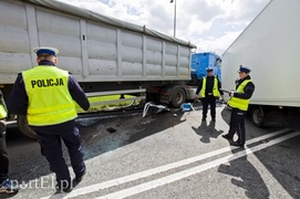 Wypadek na węźle Wschód. Czołówka z ciężarówką