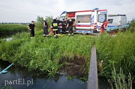 Jechali po wale, wpadli do rowu