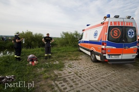 Jechali po wale, wpadli do rowu