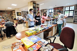 Do biblioteki warto chodzić nocą