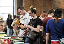 Do biblioteki warto chodzić nocą