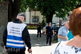 Pirotechnicy sprawdzają sygnały o bombach, urząd gminy ewakuowany