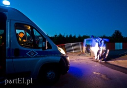 Toyota na boku. Kierowca pijany i bez prawa jazdy