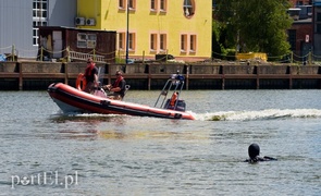Trzymają formę, by razem popłynąć na ratunek