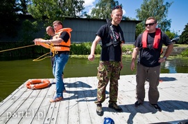 Trzymają formę, by razem popłynąć na ratunek