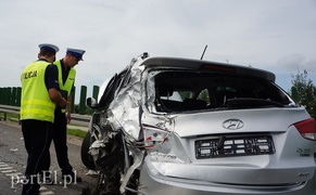 Ciężarówką zahaczył o stojące na \"siódemce\" auto