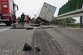 Ciężarówką zahaczył o stojące na \"siódemce\" auto