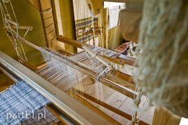 U prząśniczki siedzą jak anioł dzieweczki