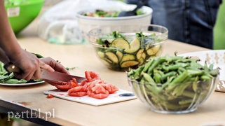 Na trawce przed Galerią