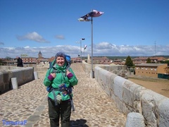 Kamienny most na rzece de Orbigo. Jedno z ważnych miejsc na Camino. Od XIII wieku, gdy most został wybudowany, przeszły nim miliony pielgrzymów.