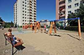 Nowy plac zabaw przyciąga tłumy