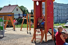 Nowy plac zabaw przyciąga tłumy