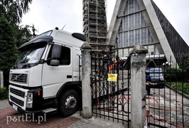 Kościół w kolorze perłowym