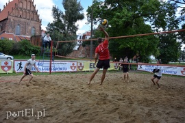 Zwyciężyła siła spokoju  (siatkówka plażowa) 